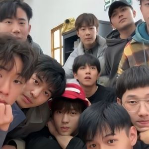 校花吊起被内裤涂春药高潮了
