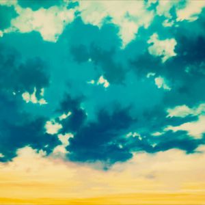 校花吊起被内裤涂春药高潮了
